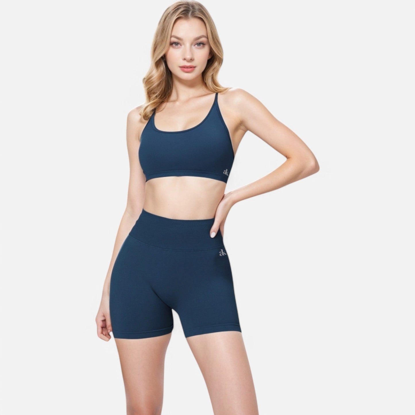 Active Women's Seamless Sports Bra with Scoop Neck and Thin Fixed Straps
