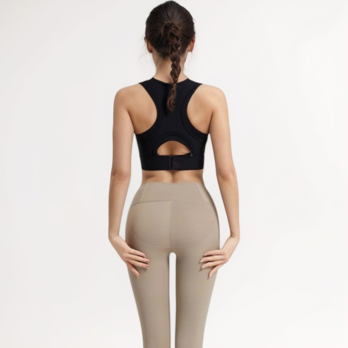 Scoop Neck Sports Bra with Wide Shoulder Straps and Seamless Fitted Design