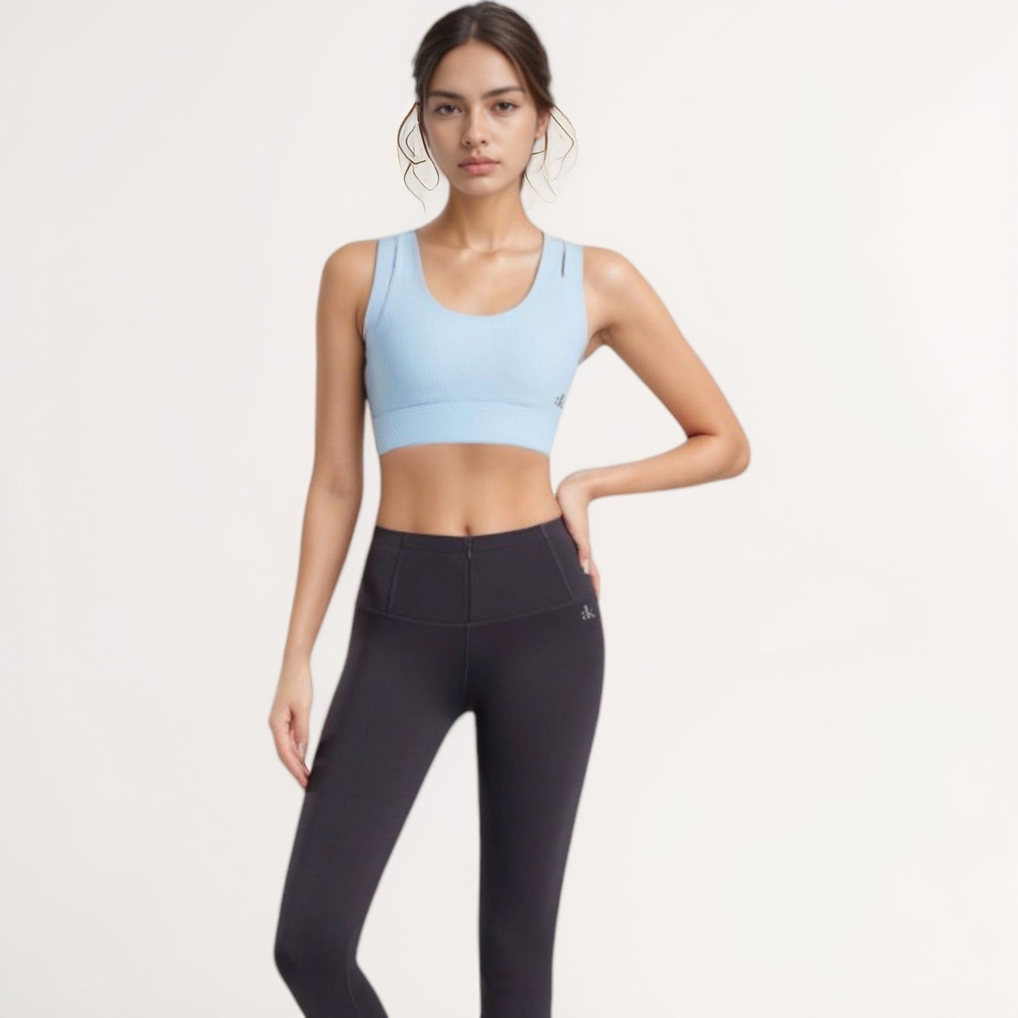 Scoop Neck Sports Bra with Wide Shoulder Straps and Seamless Fitted Design