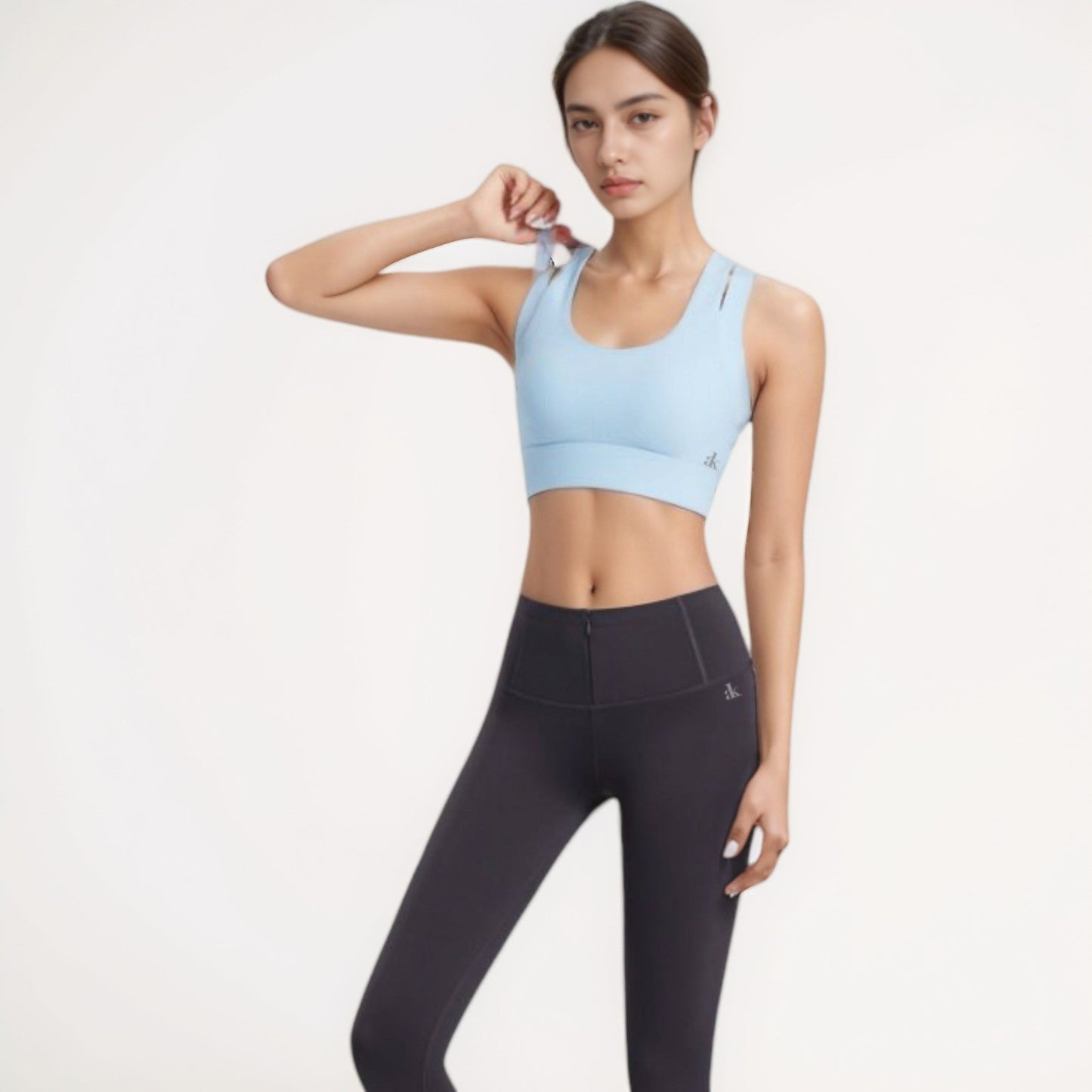 Scoop Neck Sports Bra with Wide Shoulder Straps and Seamless Fitted Design