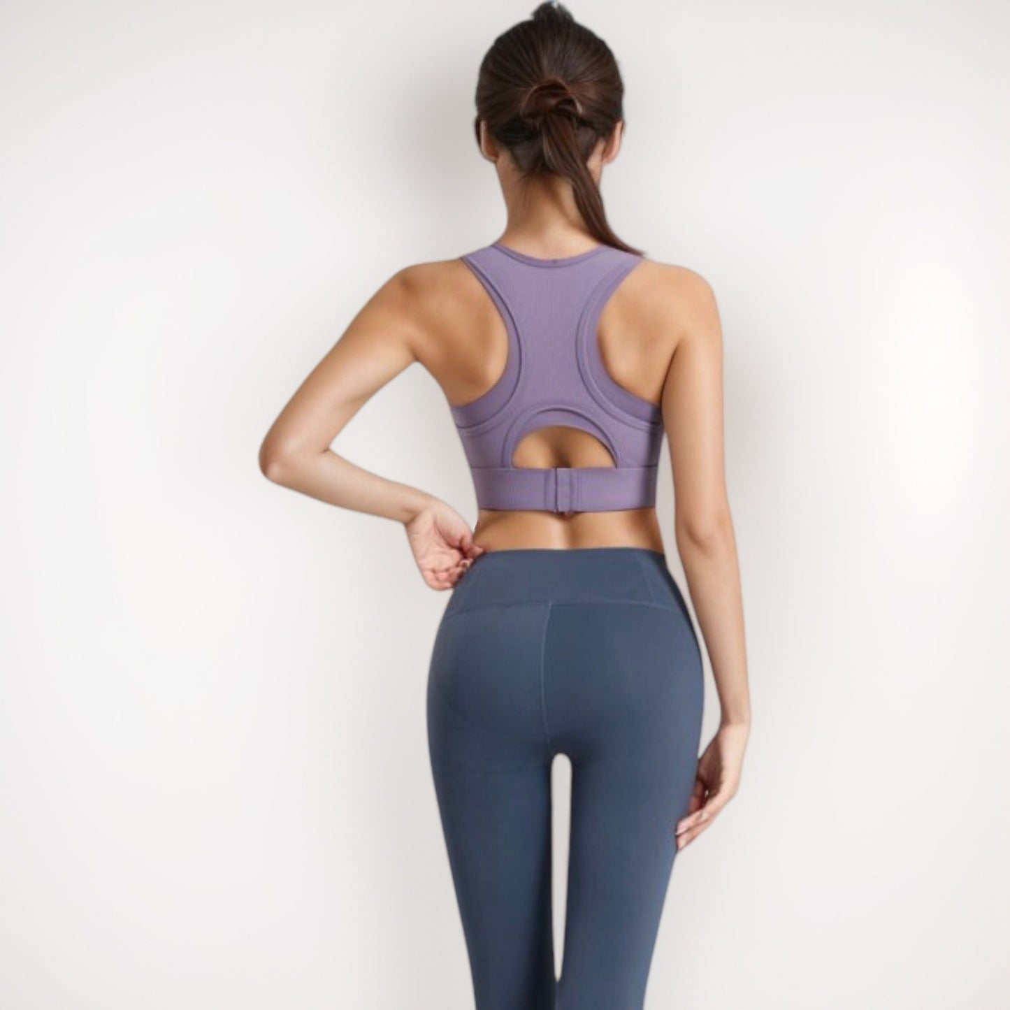 Scoop Neck Sports Bra with Wide Shoulder Straps and Seamless Fitted Design