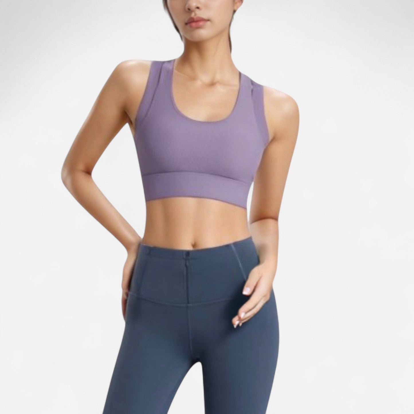 Scoop Neck Sports Bra with Wide Shoulder Straps and Seamless Fitted Design