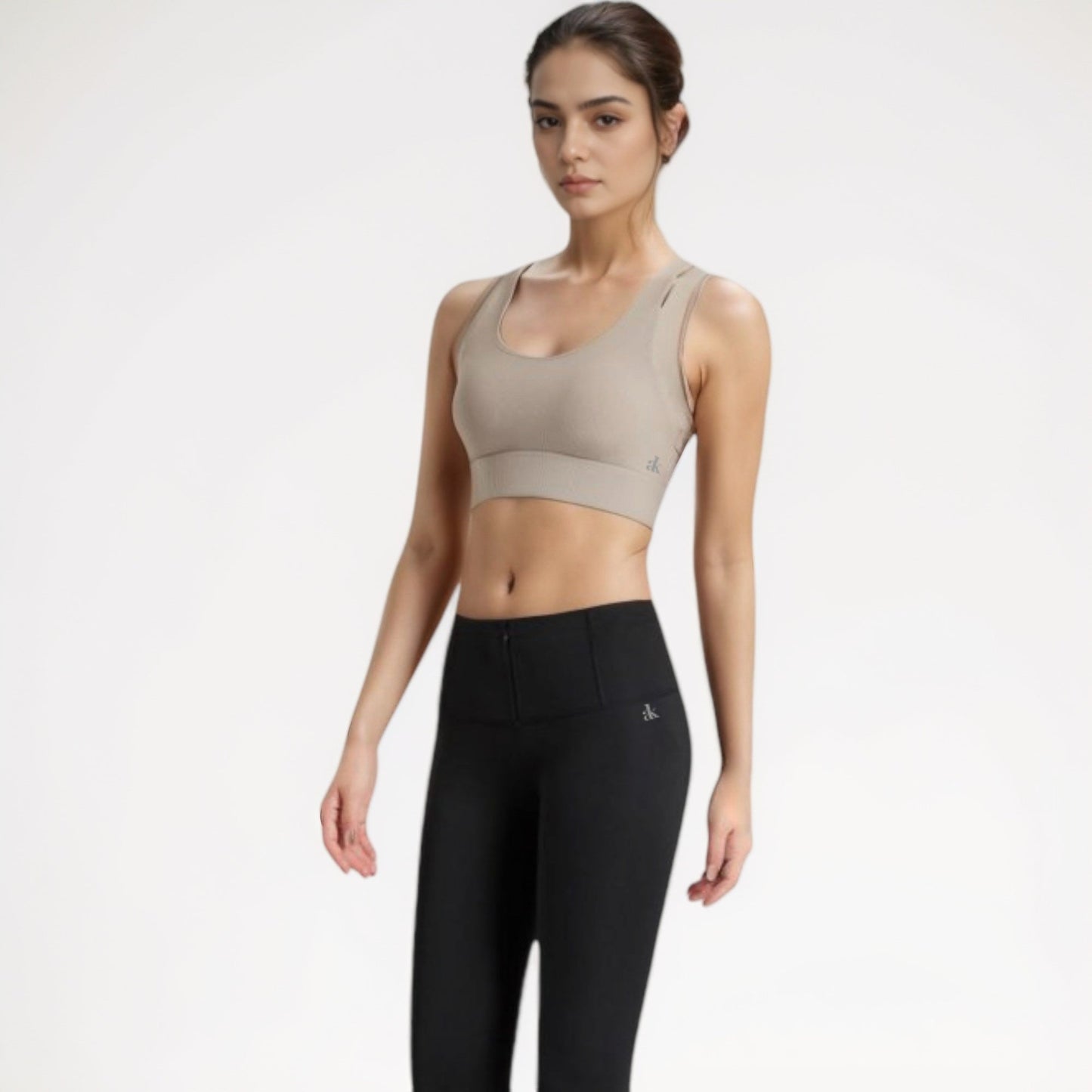 Scoop Neck Sports Bra with Wide Shoulder Straps and Seamless Fitted Design