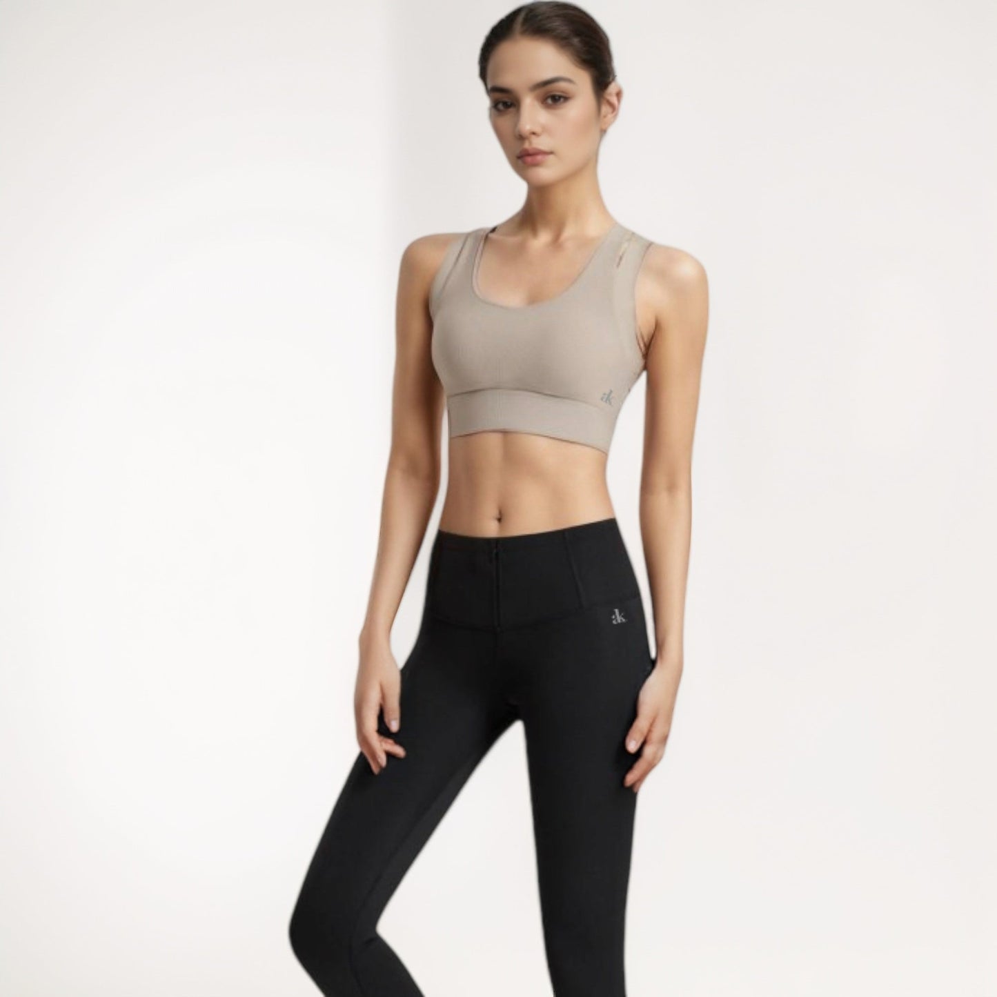 Scoop Neck Sports Bra with Wide Shoulder Straps and Seamless Fitted Design