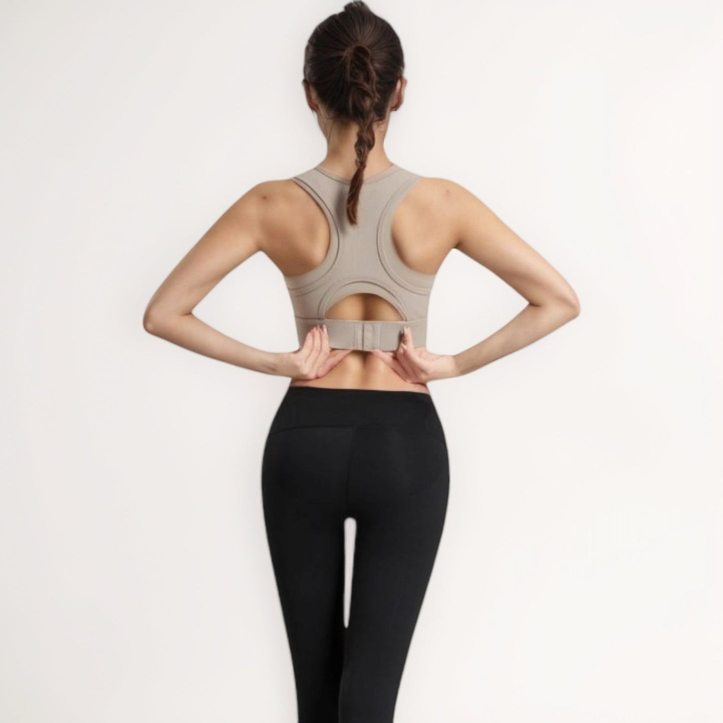 Scoop Neck Sports Bra with Wide Shoulder Straps and Seamless Fitted Design