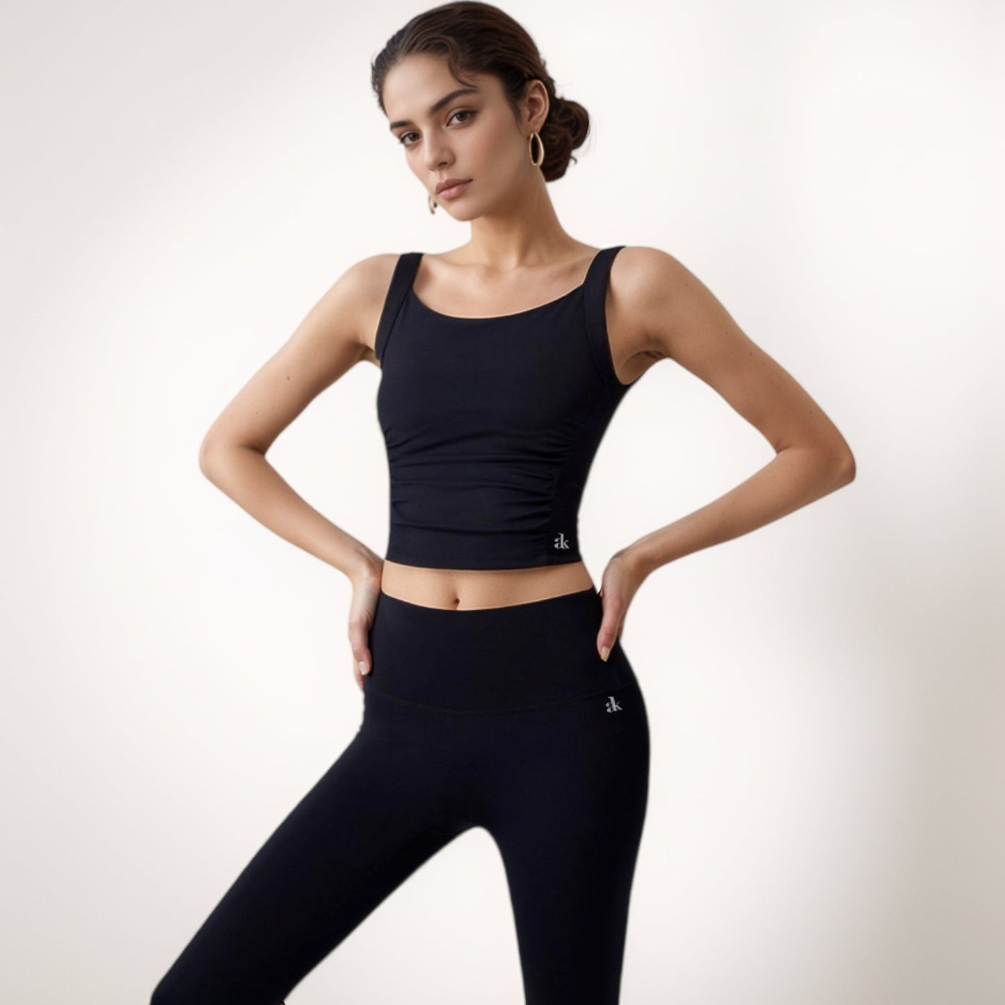 Square Neck Cropped Sports Tank Top with Wide Shoulder Straps and Smooth Seamless Finish