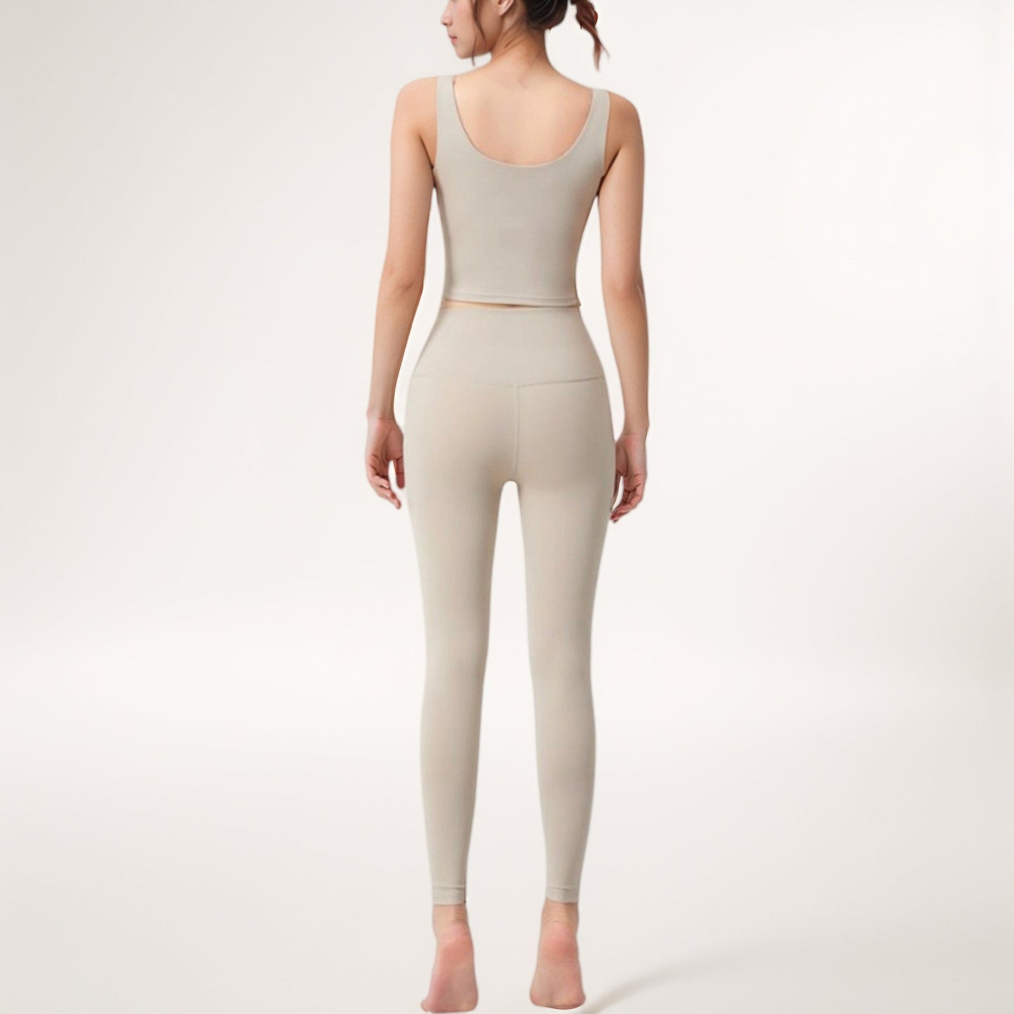 Square Neck Cropped Sports Tank Top with Wide Shoulder Straps and Smooth Seamless Finish
