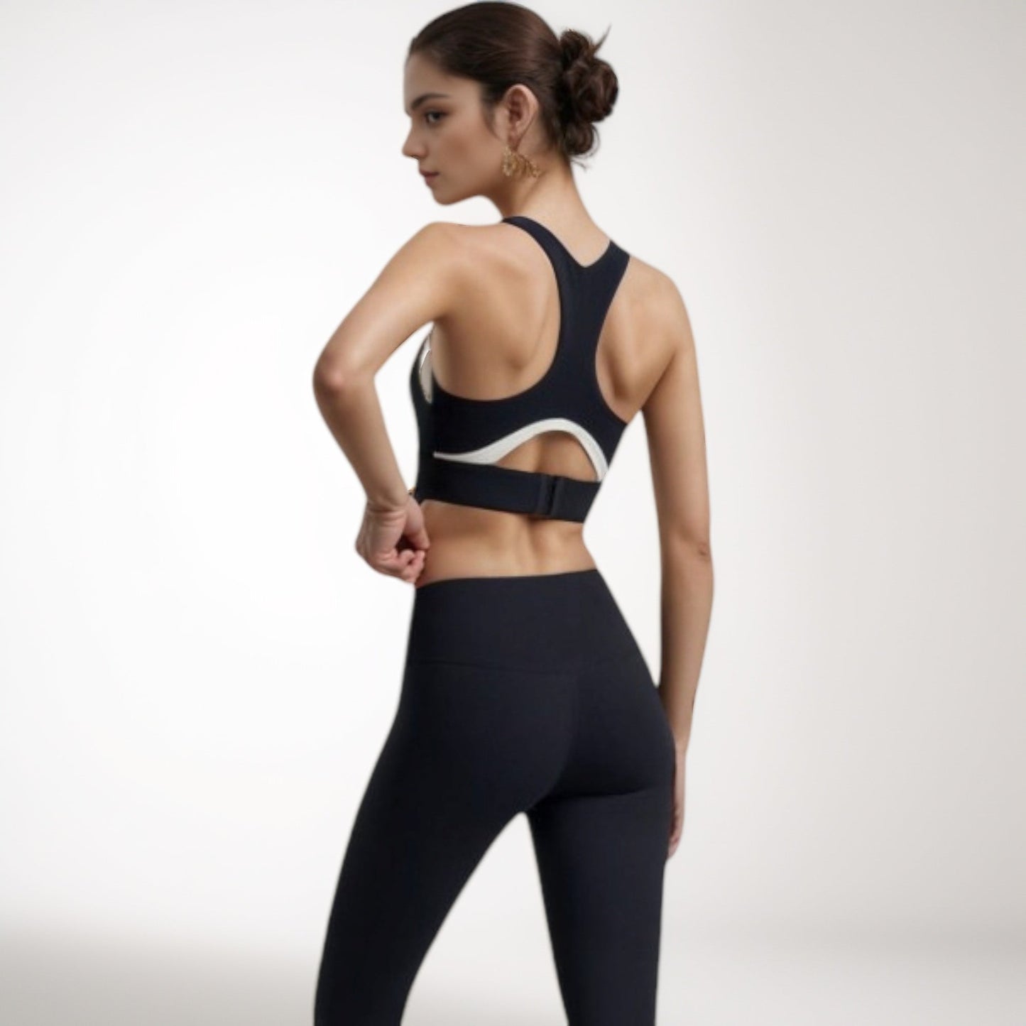 Scoop Neck Sports Bra with Wide Shoulder Straps and Elastic Band for Medium Support