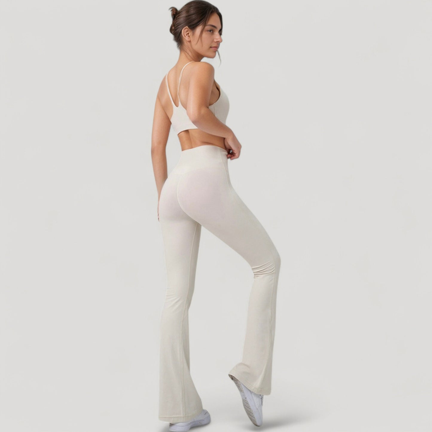 Seamless Scoop Neck Sports Bra with Thin Adjustable Straps and Soft Stretch Fabric