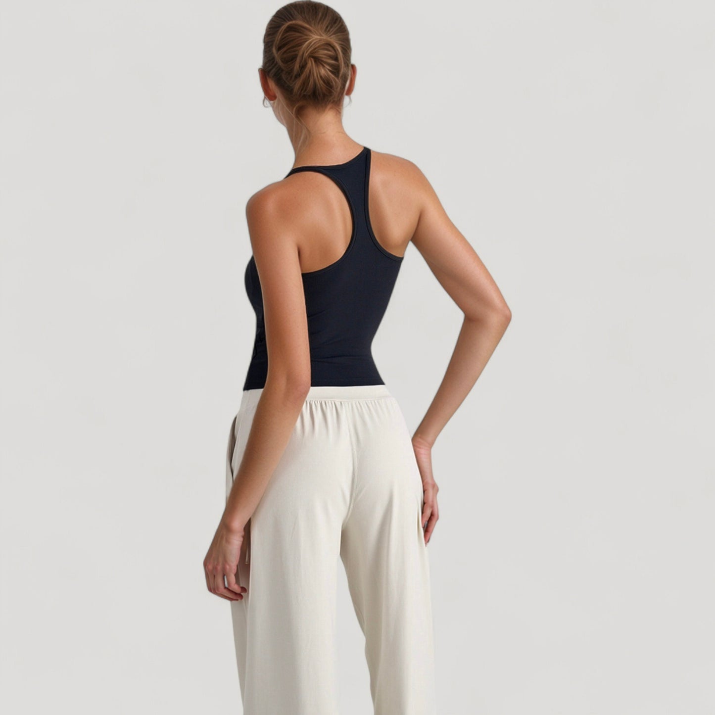 Fitted Square Neck Tank Top with Built-In Bra and Racerback Design for Active and Casual Comfort