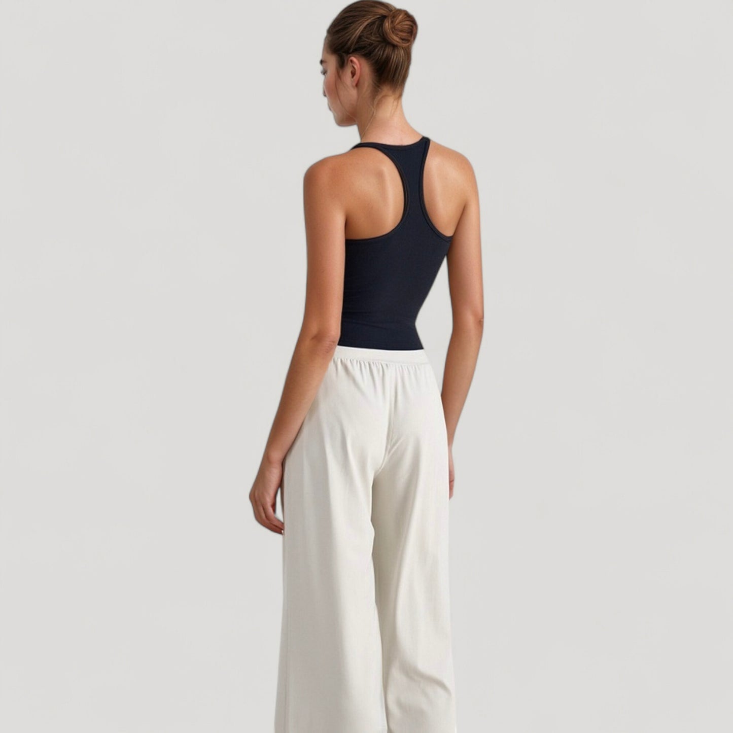 Fitted Square Neck Tank Top with Built-In Bra and Racerback Design for Active and Casual Comfort