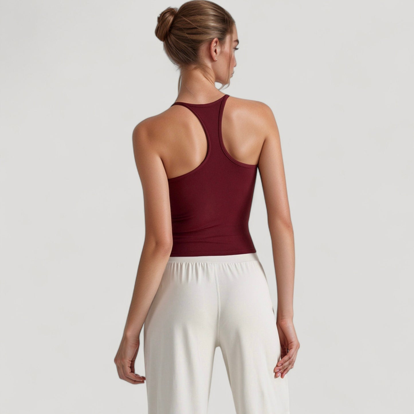 Fitted Square Neck Tank Top with Built-In Bra and Racerback Design for Active and Casual Comfort