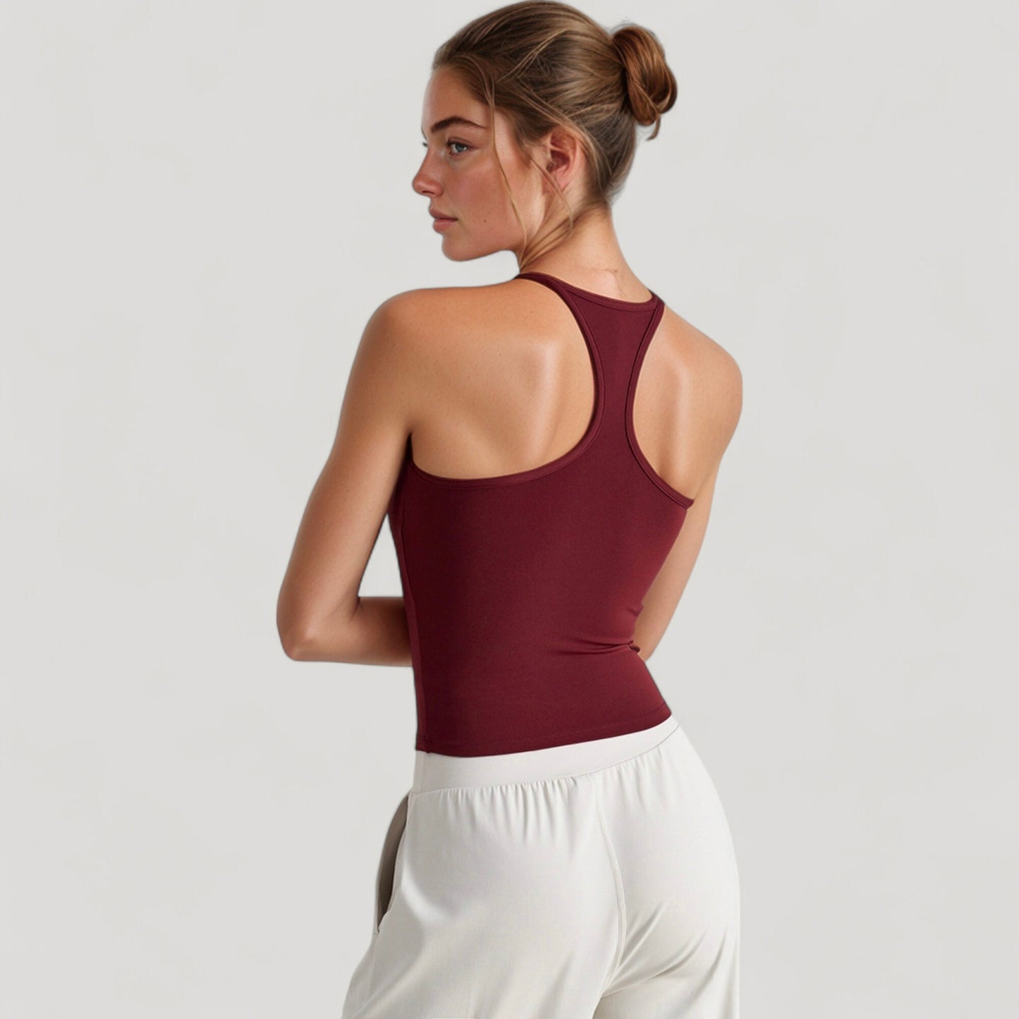 Fitted Square Neck Tank Top with Built-In Bra and Racerback Design for Active and Casual Comfort