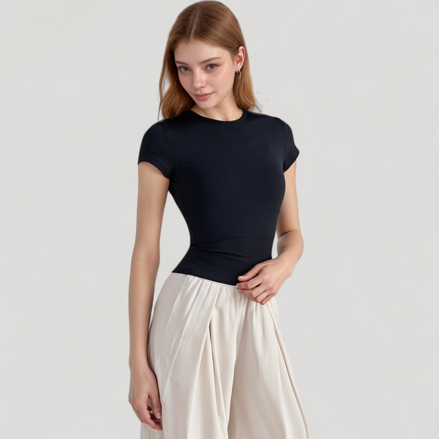 Short Sleeve Fitted Crew Neck Top with Stretch Fabric for a Sleek and Comfortable Everyday Look