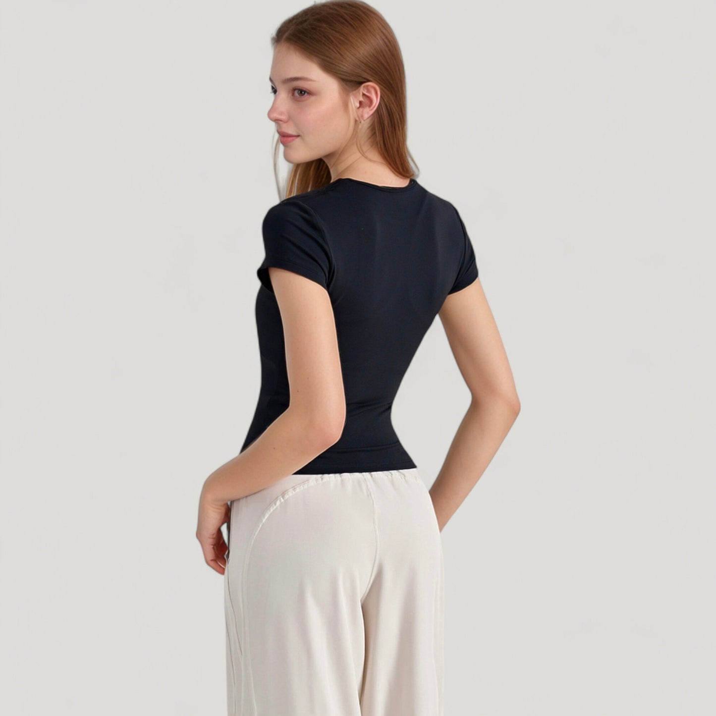 Short Sleeve Fitted Crew Neck Top with Stretch Fabric for a Sleek and Comfortable Everyday Look