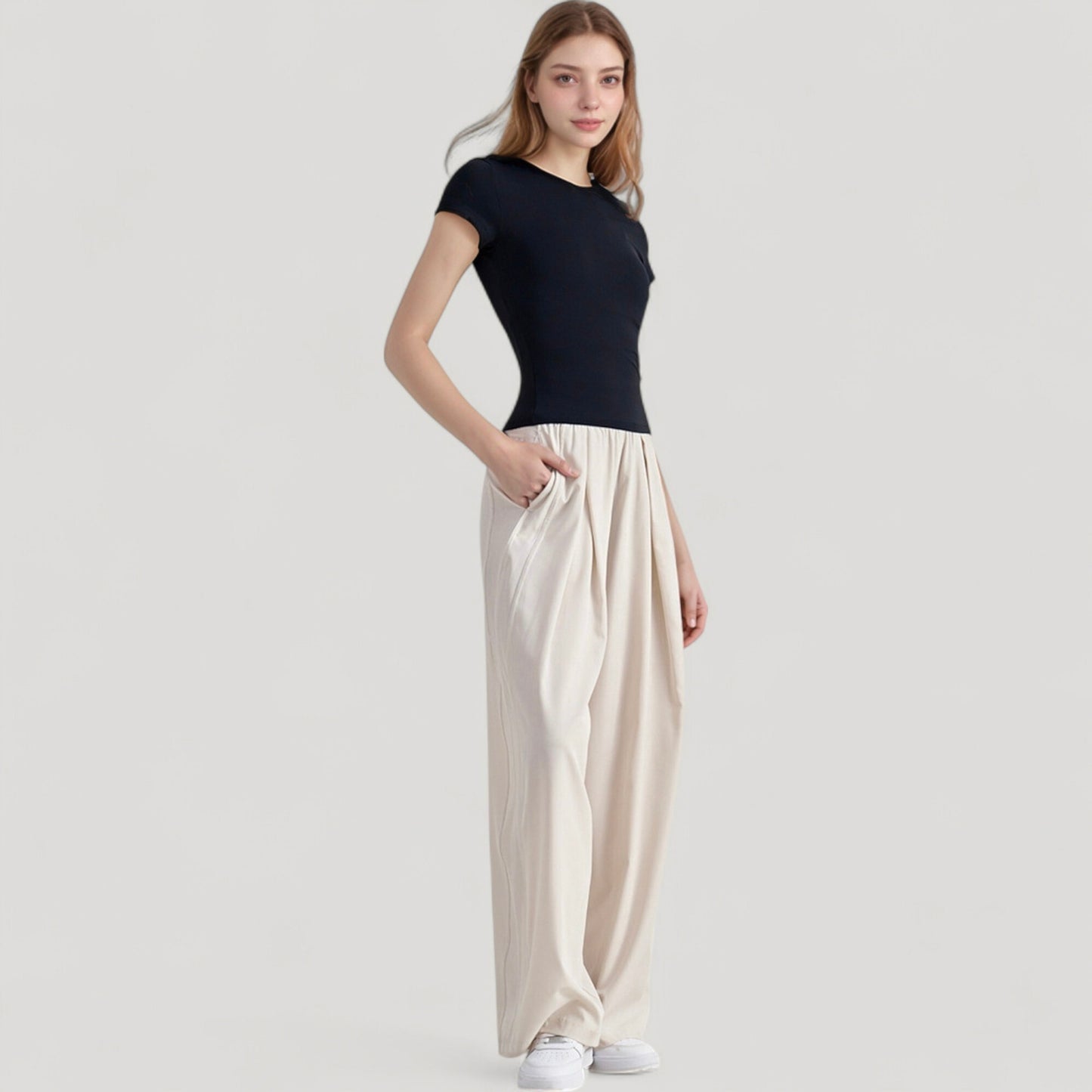 Short Sleeve Fitted Crew Neck Top with Stretch Fabric for a Sleek and Comfortable Everyday Look