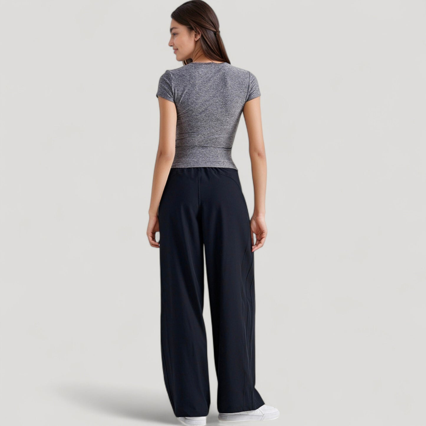 Short Sleeve Fitted Crew Neck Top with Stretch Fabric for a Sleek and Comfortable Everyday Look