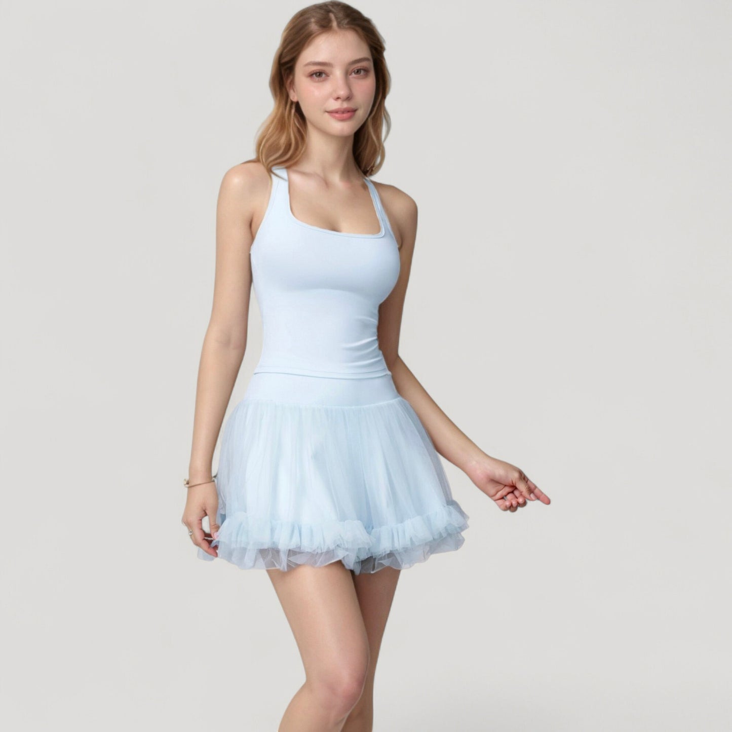 Square Neck Active Tank Top with Built-In Bra and Racerback Design for Comfort and Movement