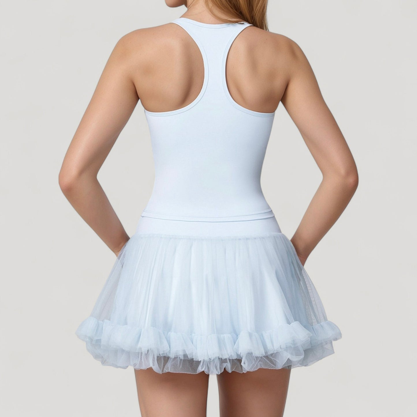 Square Neck Active Tank Top with Built-In Bra and Racerback Design for Comfort and Movement