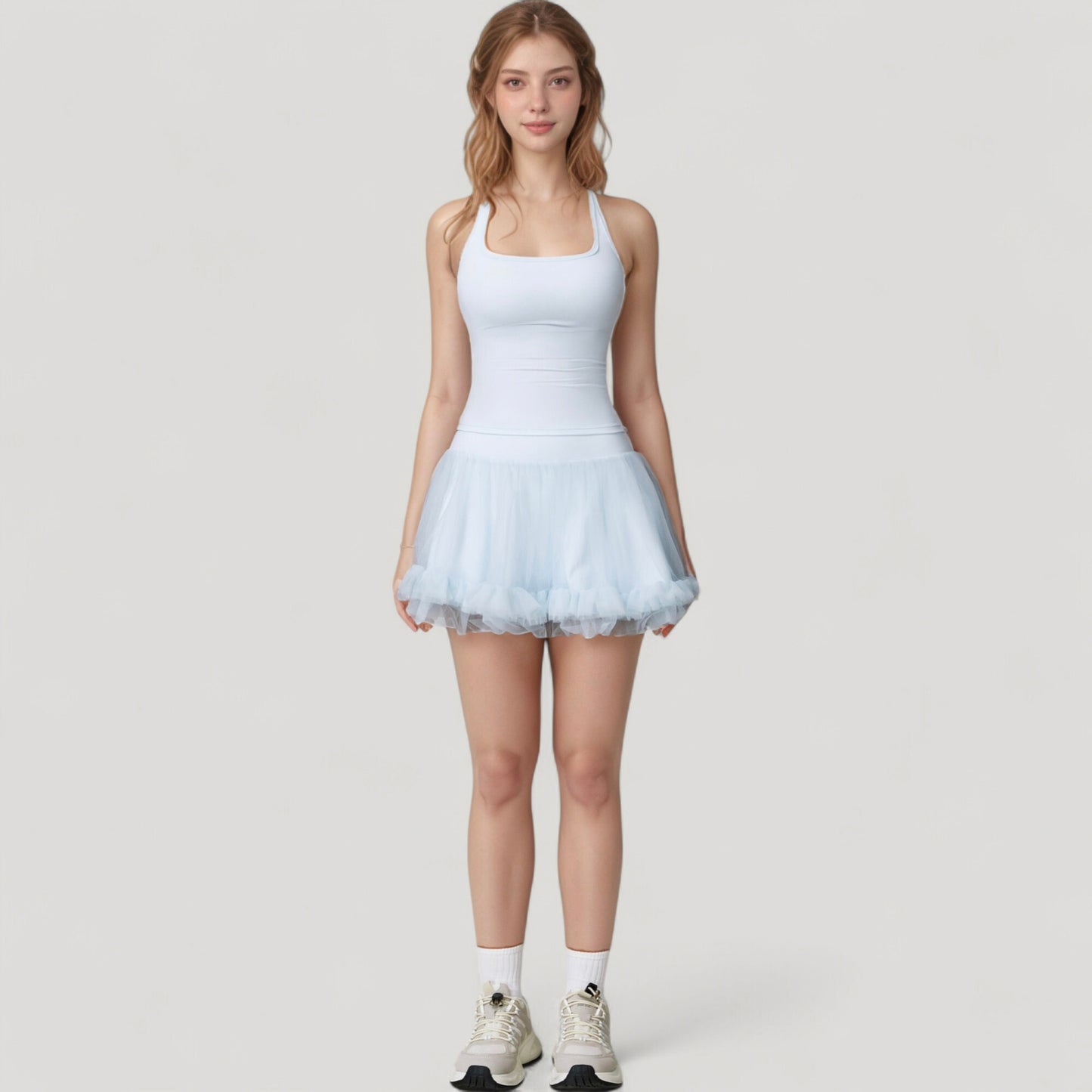 Square Neck Active Tank Top with Built-In Bra and Racerback Design for Comfort and Movement