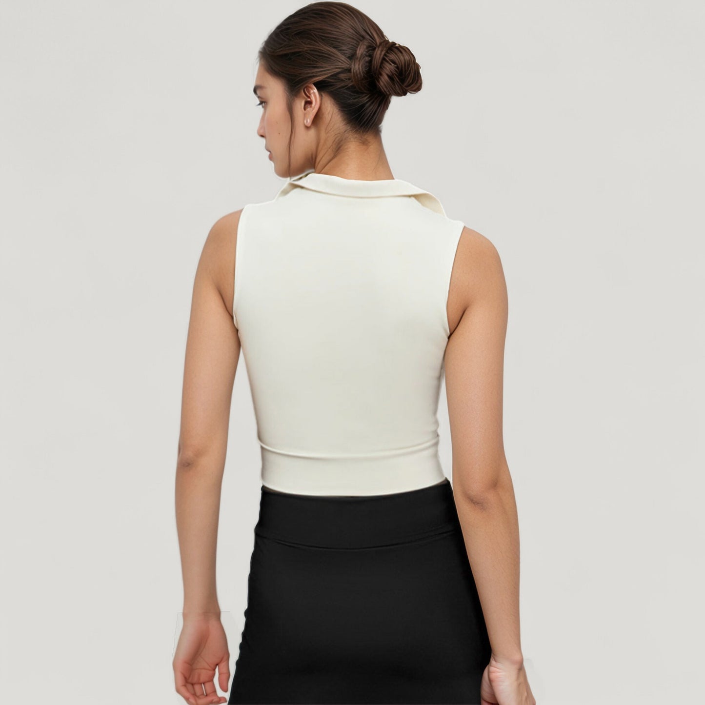 Sleeveless Colorblock Cropped Top with Collared Neckline and Sculpted Contrast Design
