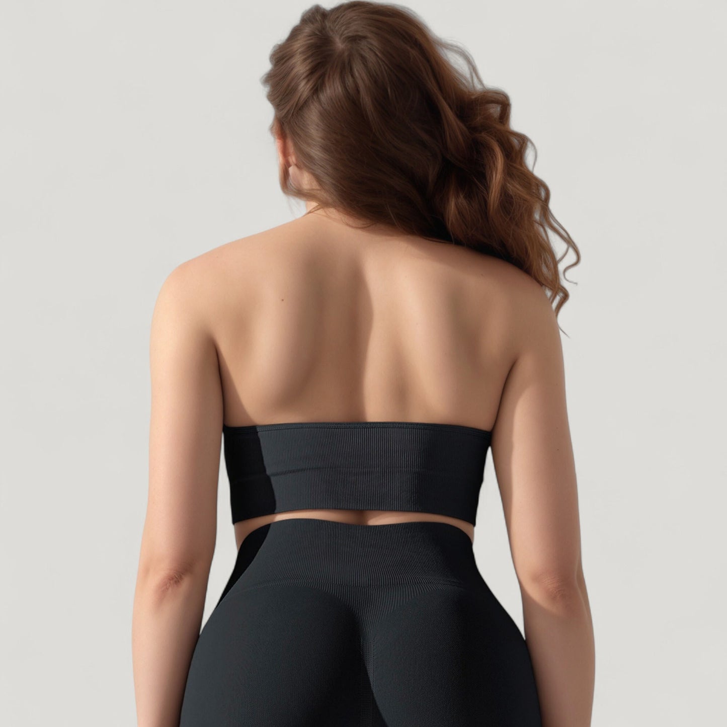 Seamless Halter Neck Athletic Crop Top with Ribbed Detailing