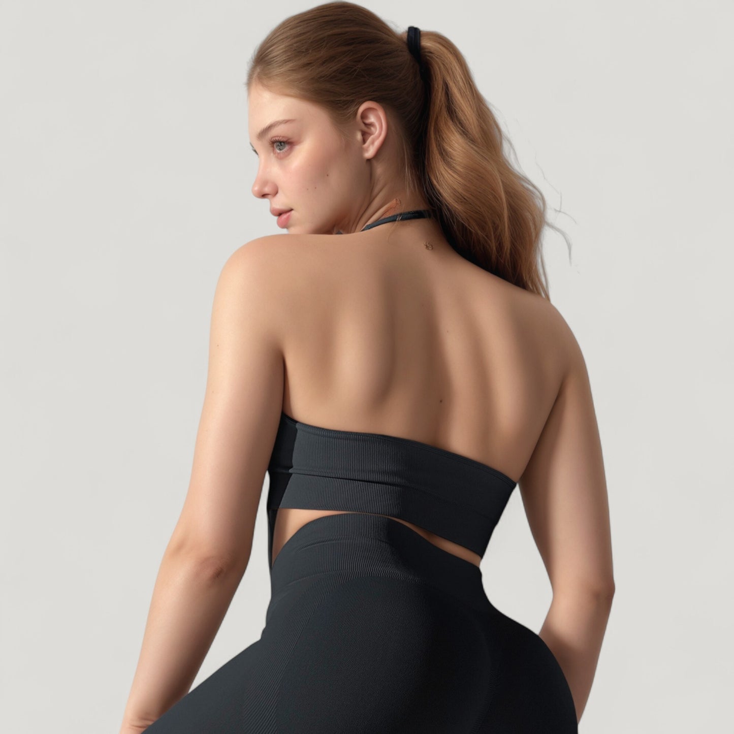 Seamless Halter Neck Athletic Crop Top with Ribbed Detailing