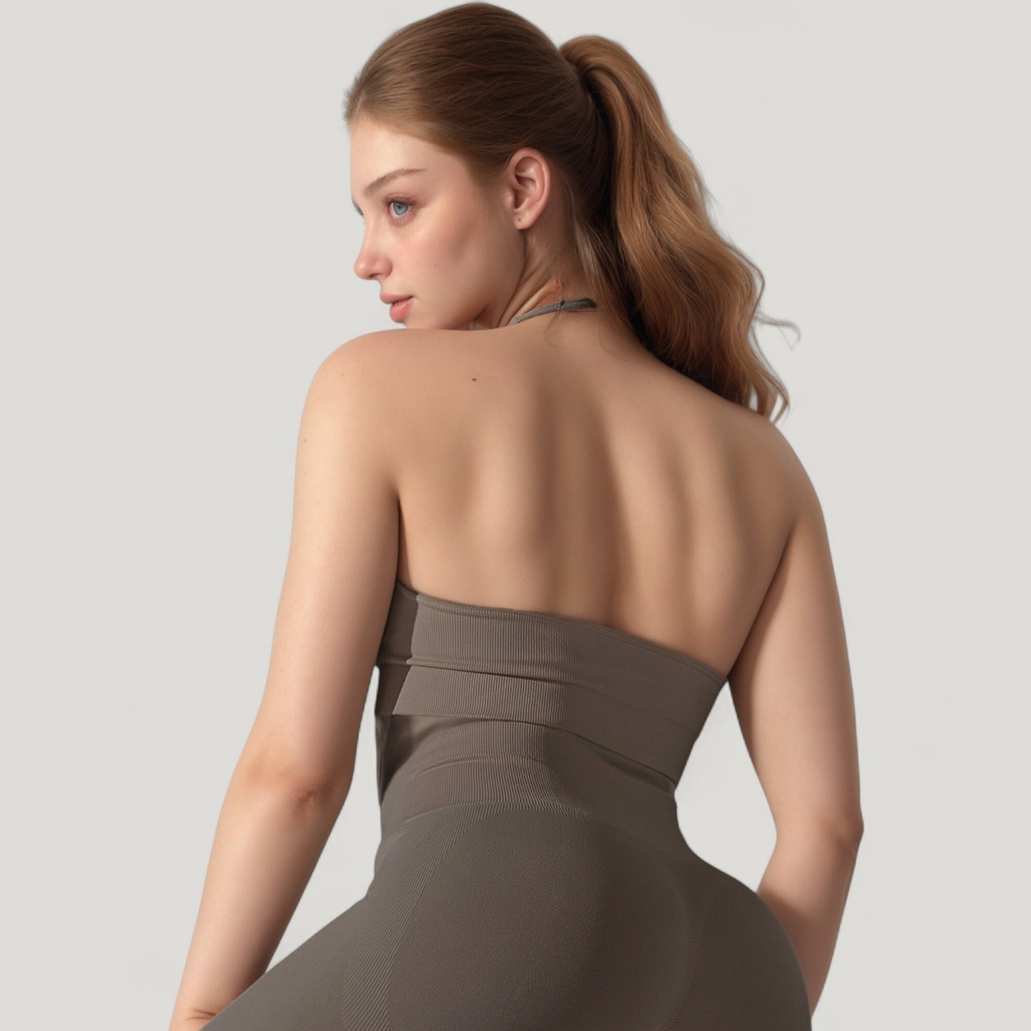Seamless Halter Neck Athletic Crop Top with Ribbed Detailing
