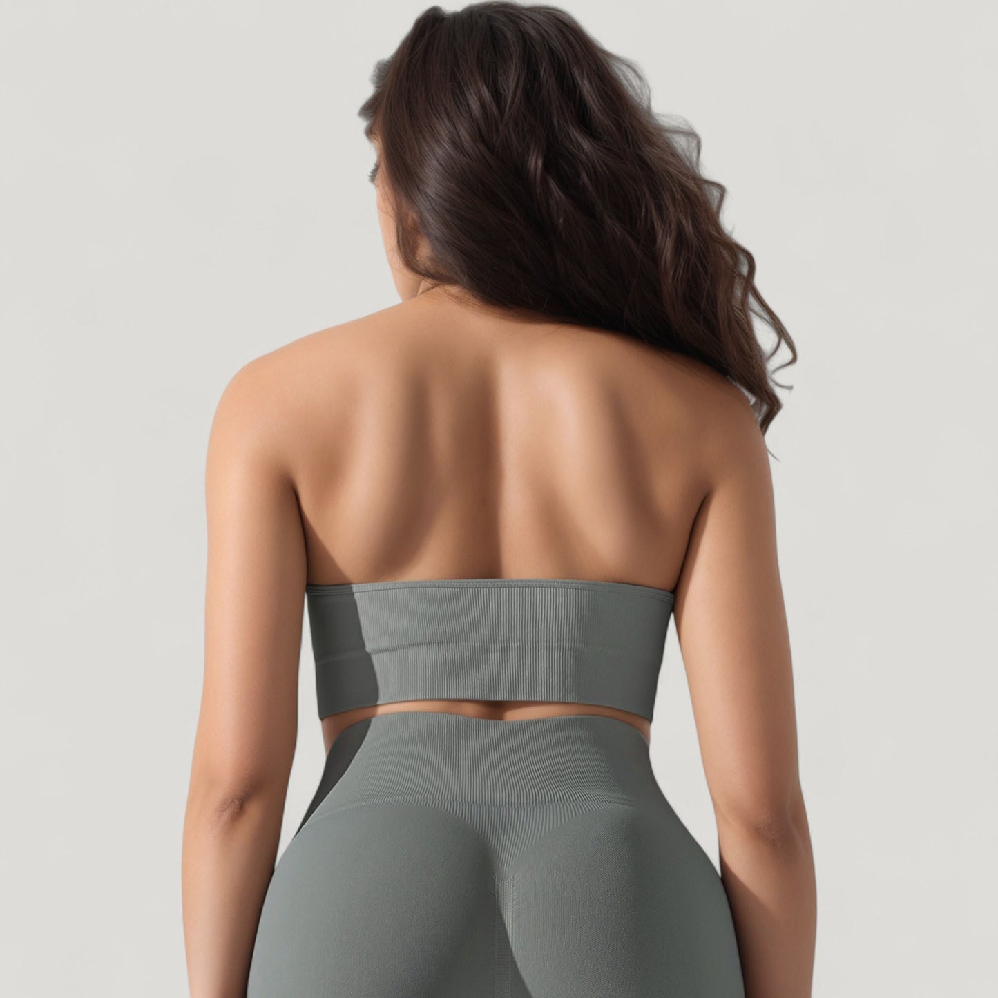 Seamless Halter Neck Athletic Crop Top with Ribbed Detailing