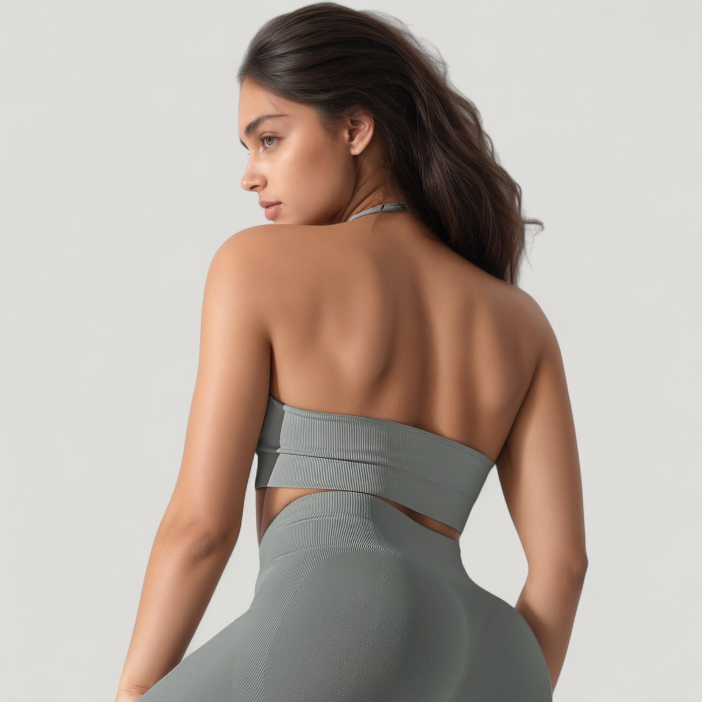 Seamless Halter Neck Athletic Crop Top with Ribbed Detailing