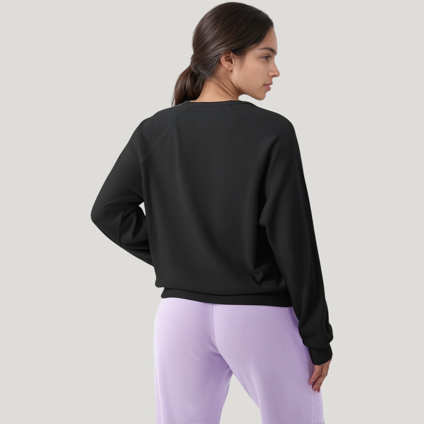 Long Sleeve Crew Neck Pullover Top with Relaxed Fit and Ribbed Cuffs