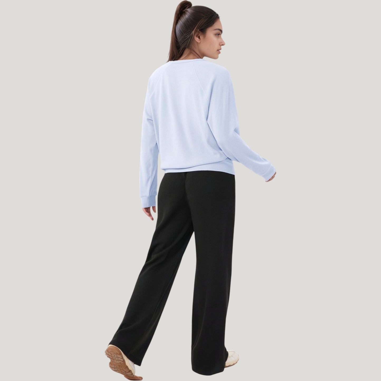 Long Sleeve Crew Neck Pullover Top with Relaxed Fit and Ribbed Cuffs