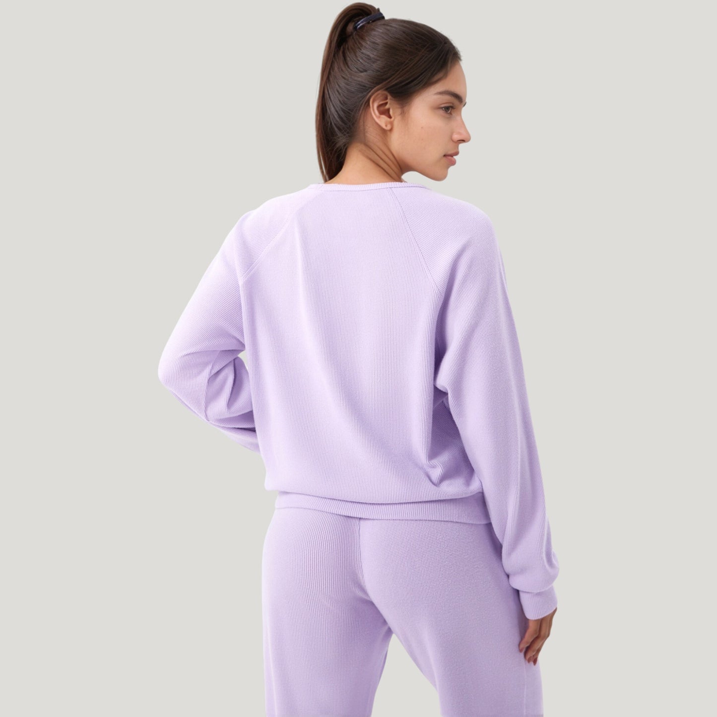 Long Sleeve Crew Neck Pullover Top with Relaxed Fit and Ribbed Cuffs