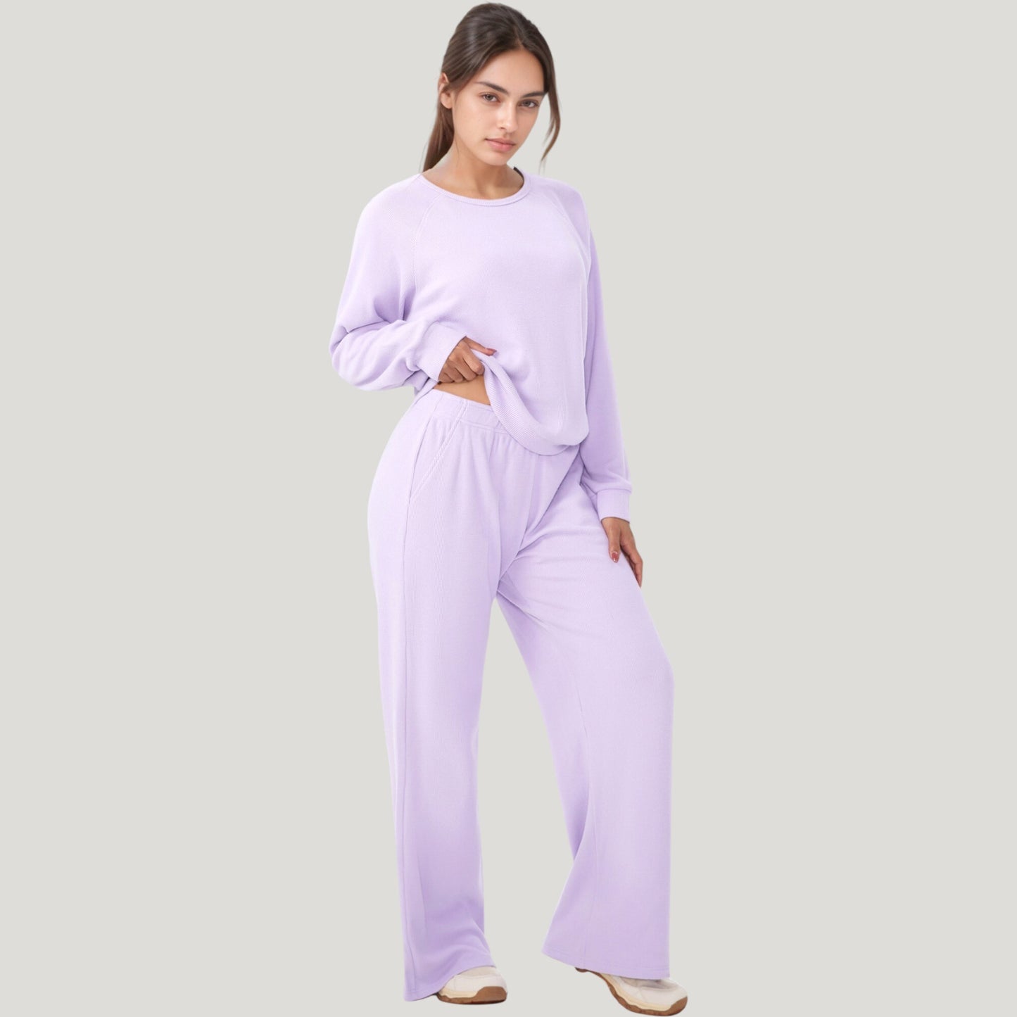 Long Sleeve Crew Neck Pullover Top with Relaxed Fit and Ribbed Cuffs