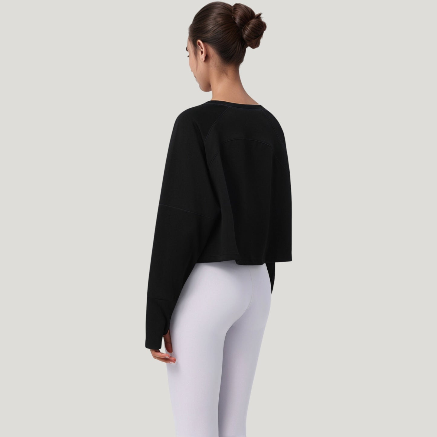 Cropped Long Sleeve Active Top with Relaxed Fit and Crew Neck