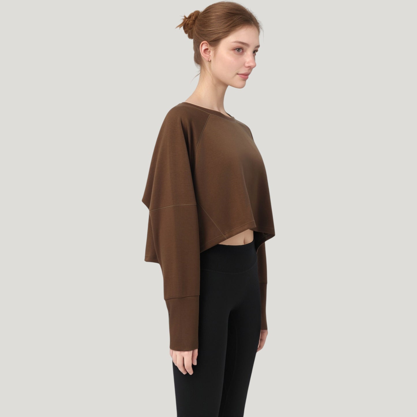 Cropped Long Sleeve Active Top with Relaxed Fit and Crew Neck