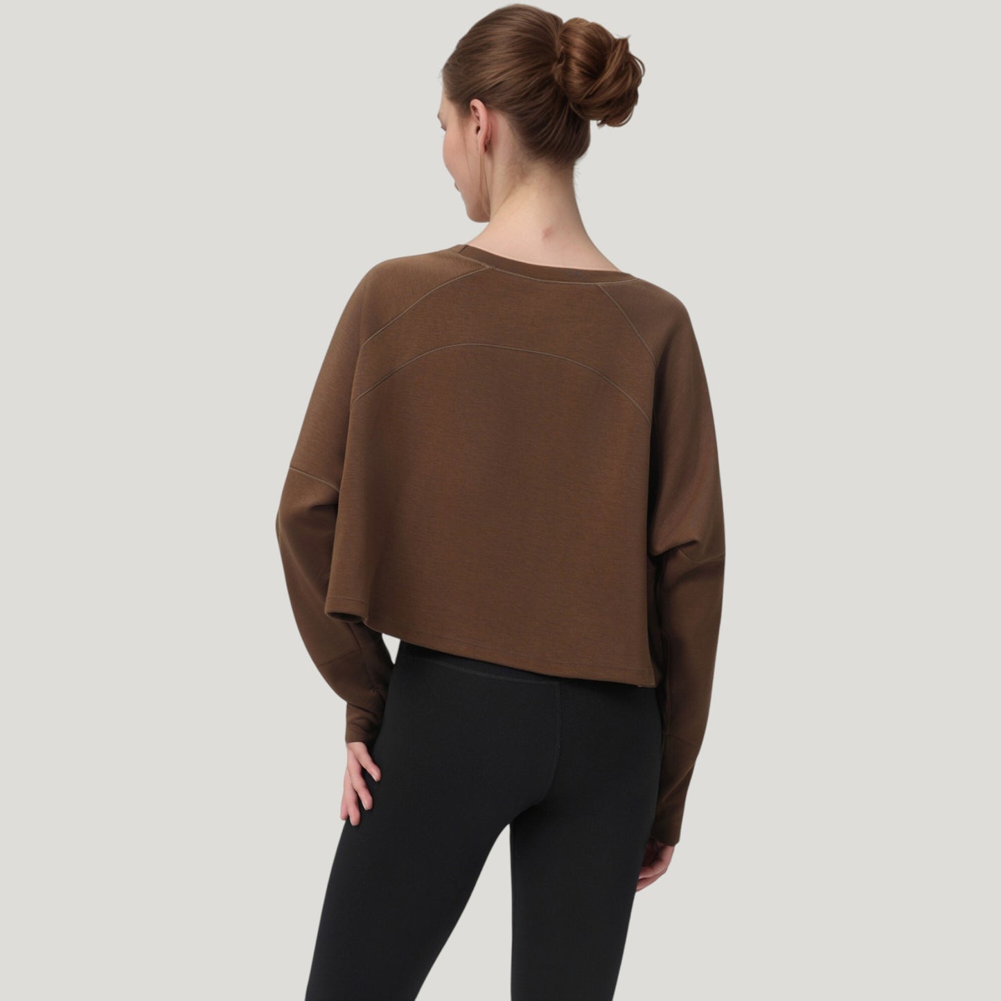 Cropped Long Sleeve Active Top with Relaxed Fit and Crew Neck