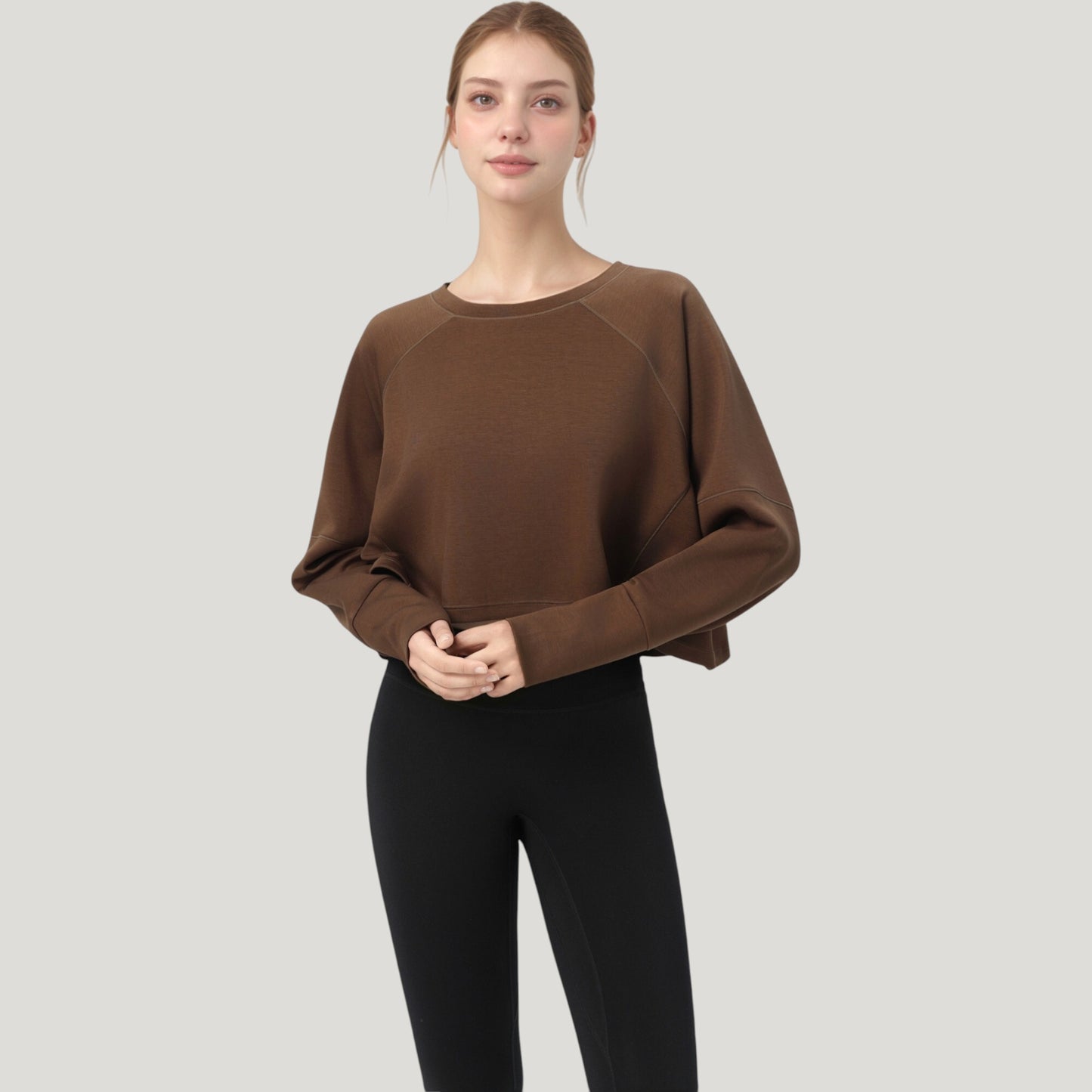 Cropped Long Sleeve Active Top with Relaxed Fit and Crew Neck