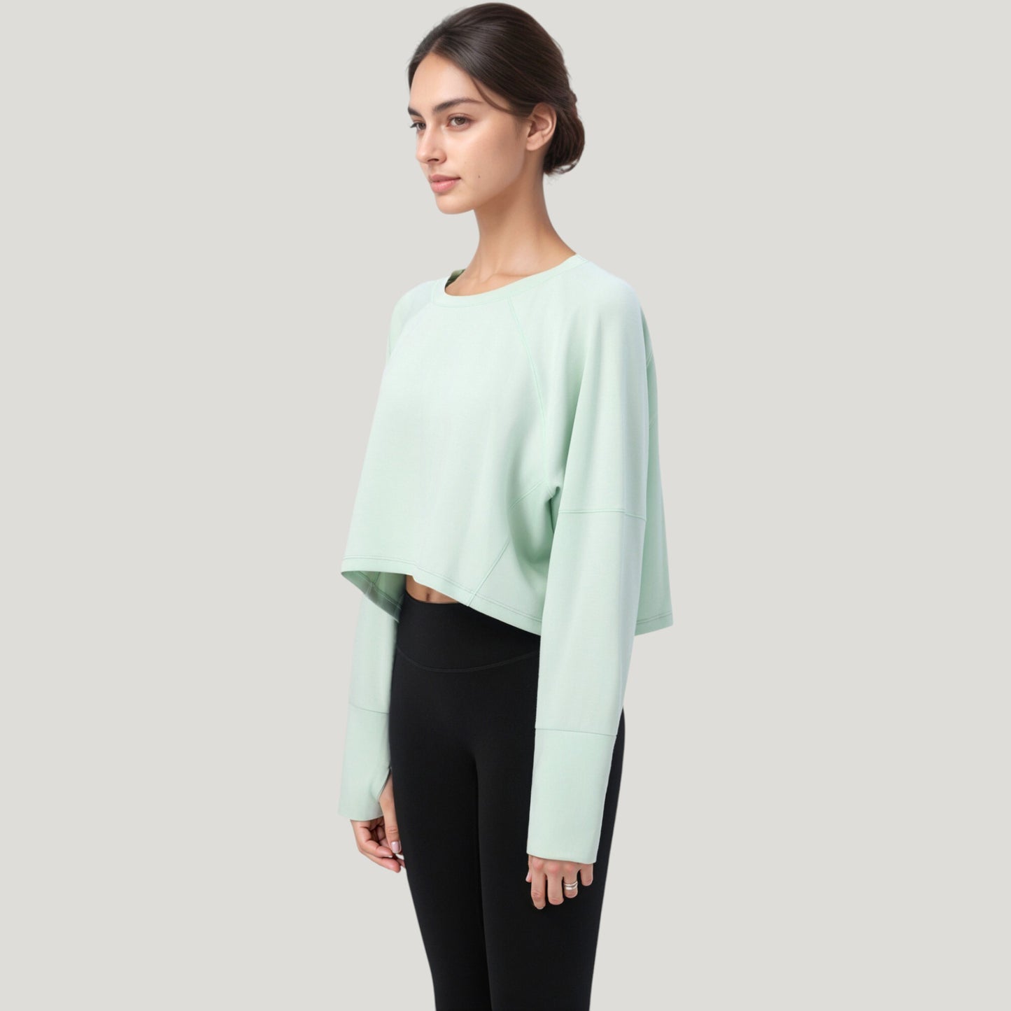 Cropped Long Sleeve Active Top with Relaxed Fit and Crew Neck