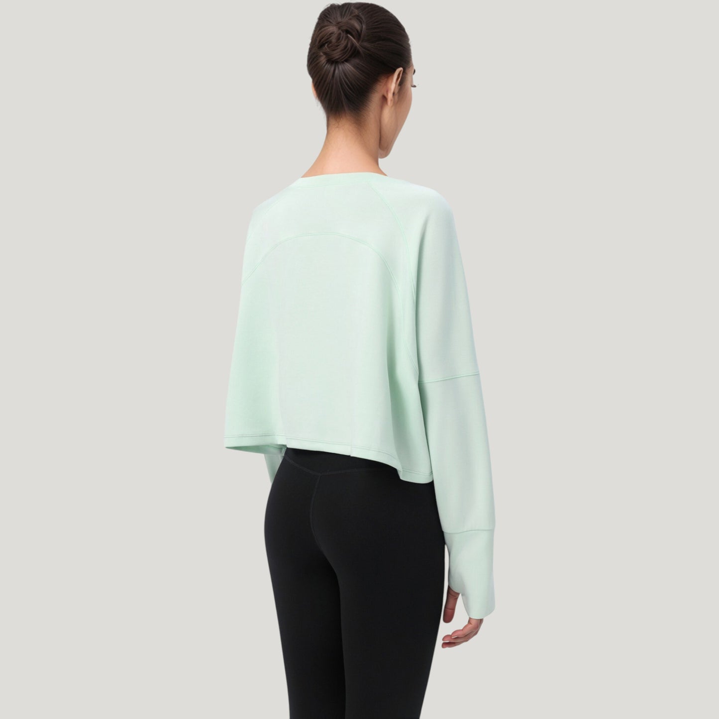 Cropped Long Sleeve Active Top with Relaxed Fit and Crew Neck