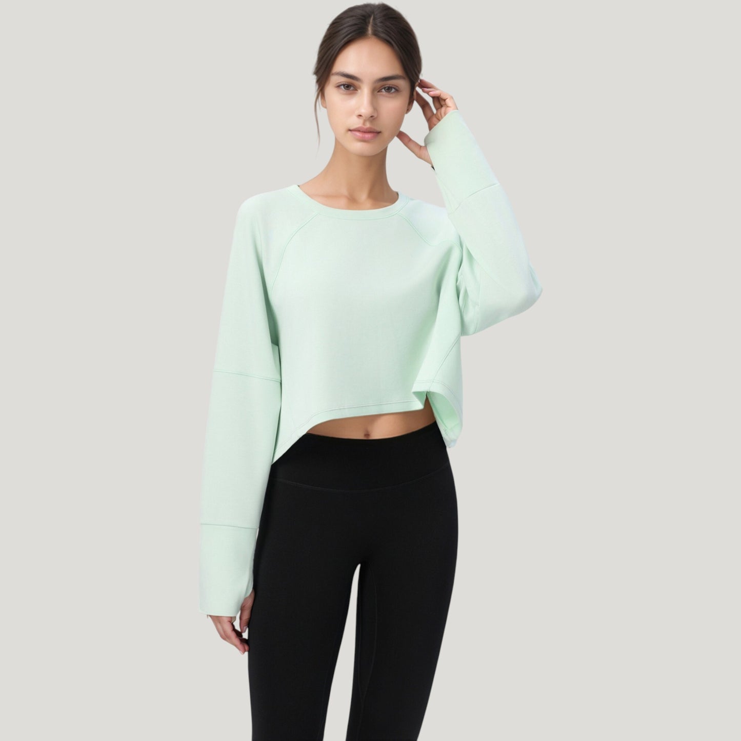 Cropped Long Sleeve Active Top with Relaxed Fit and Crew Neck