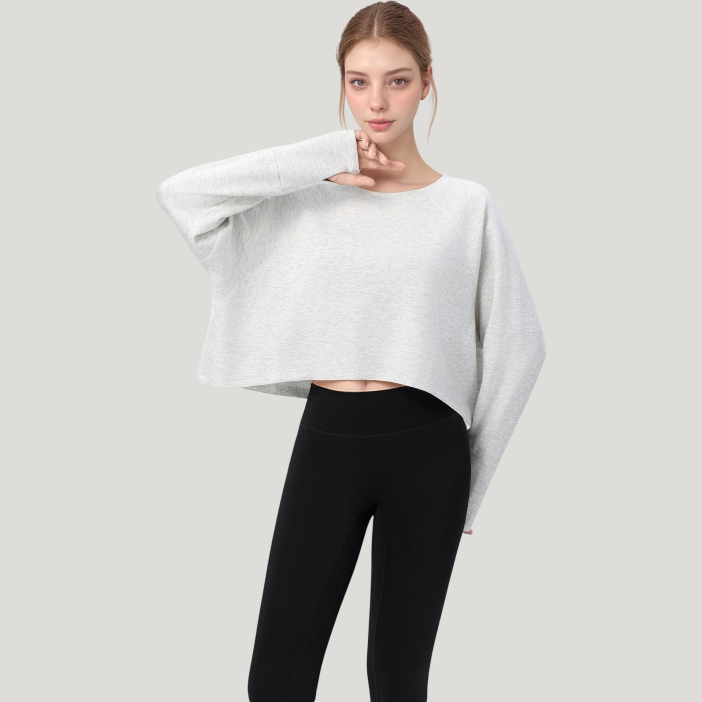 Cropped Long Sleeve Active Top with Relaxed Fit and Crew Neck