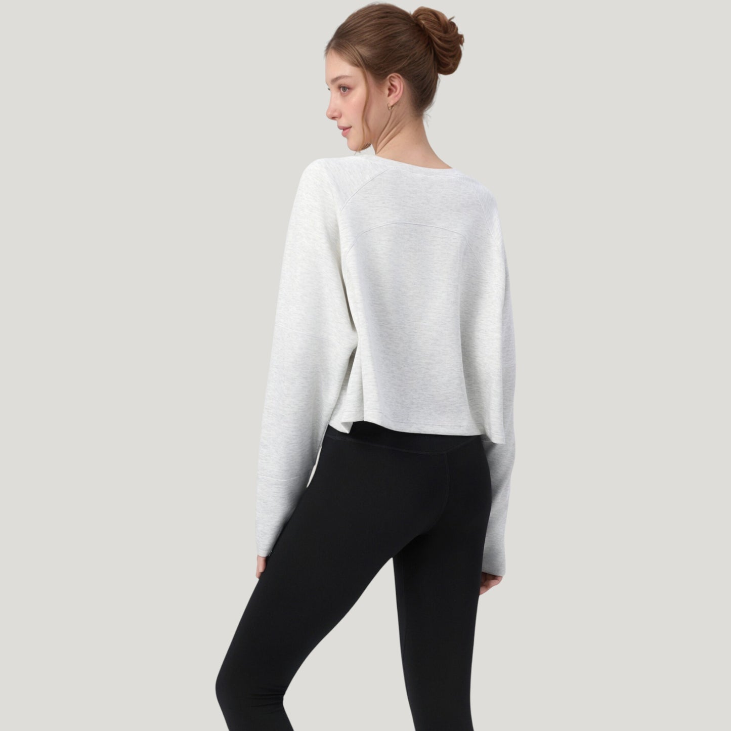 Cropped Long Sleeve Active Top with Relaxed Fit and Crew Neck
