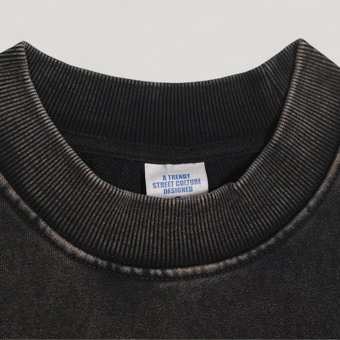 Men's Oversized Crew Neck Long Sleeve Sweatshirt with Relaxed Fit and Minimalist Style
