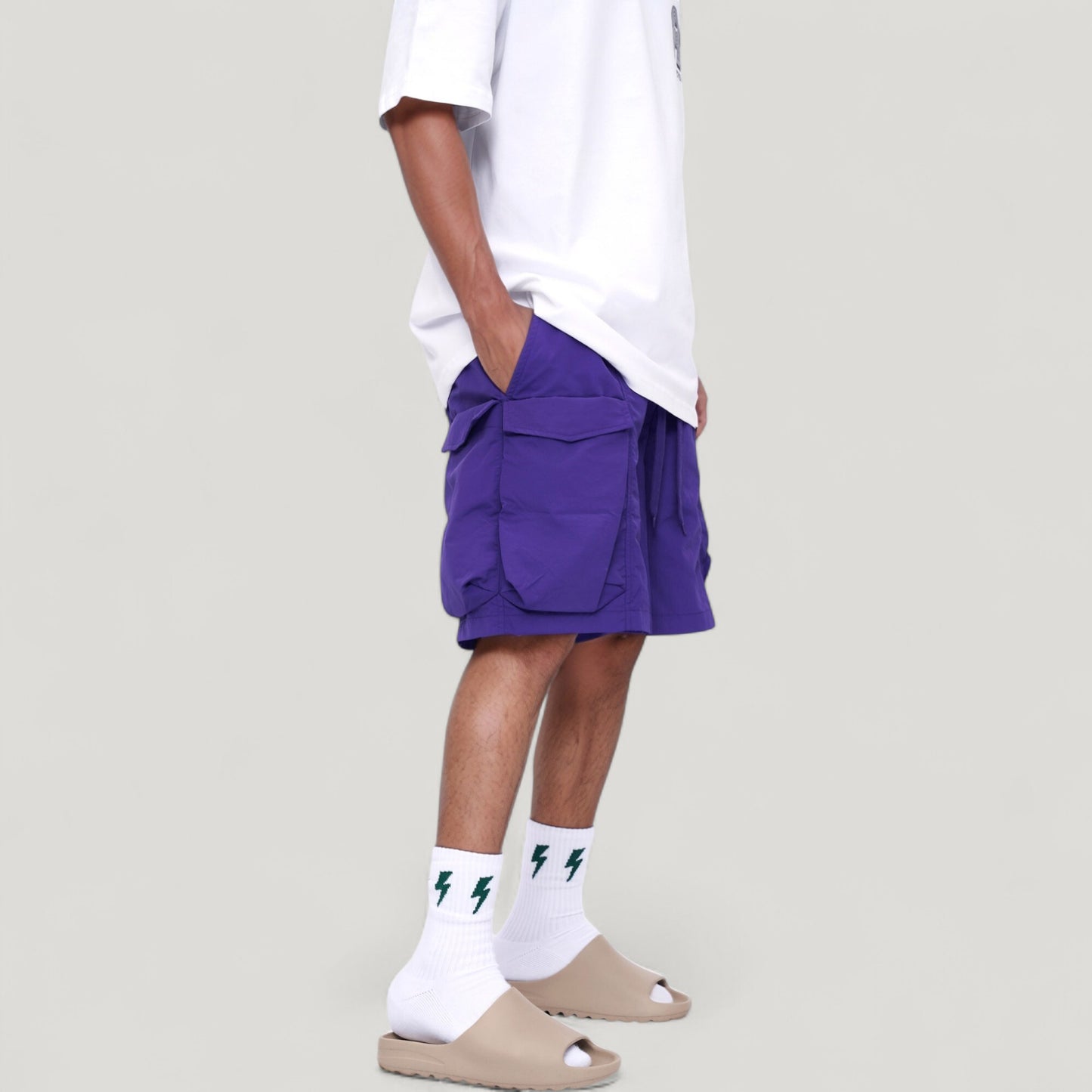 Men's Multi-Pocket Drawstring Waist Relaxed Fit Casual Cargo Shorts with Zipper Details