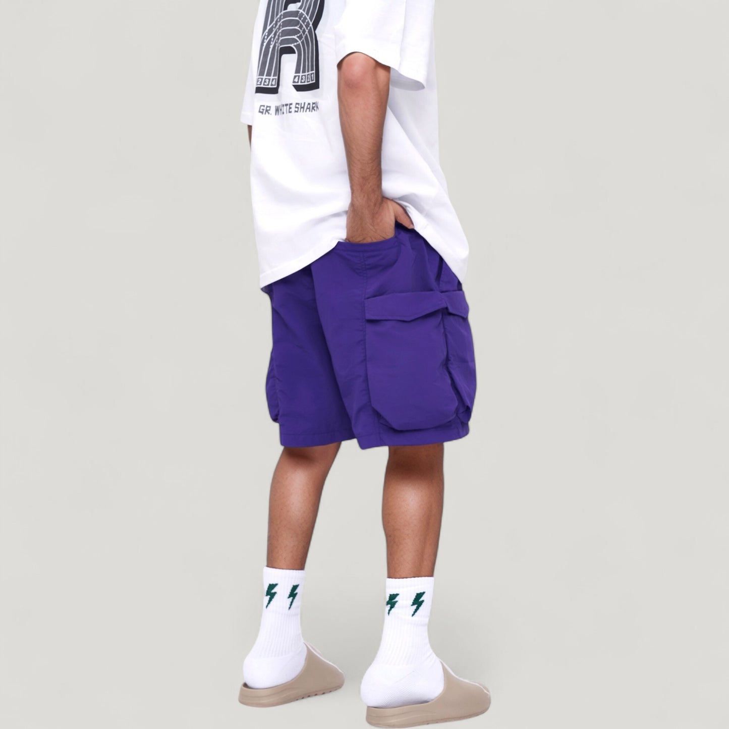 Men's Multi-Pocket Drawstring Waist Relaxed Fit Casual Cargo Shorts with Zipper Details