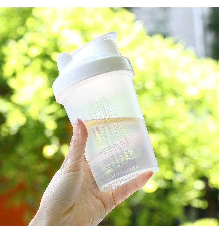 Spill-proof Shaker Cup