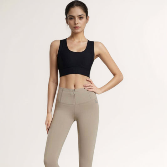 Scoop Neck Sports Bra with Wide Shoulder Straps and Seamless Fitted Design