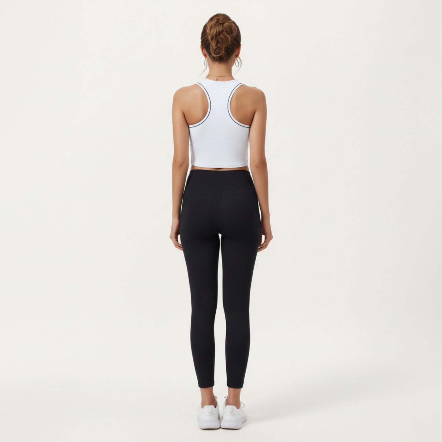 Sleeveless Cropped Fitted Active Tank Top with Contrast Trim and Smooth Stretch Fabric