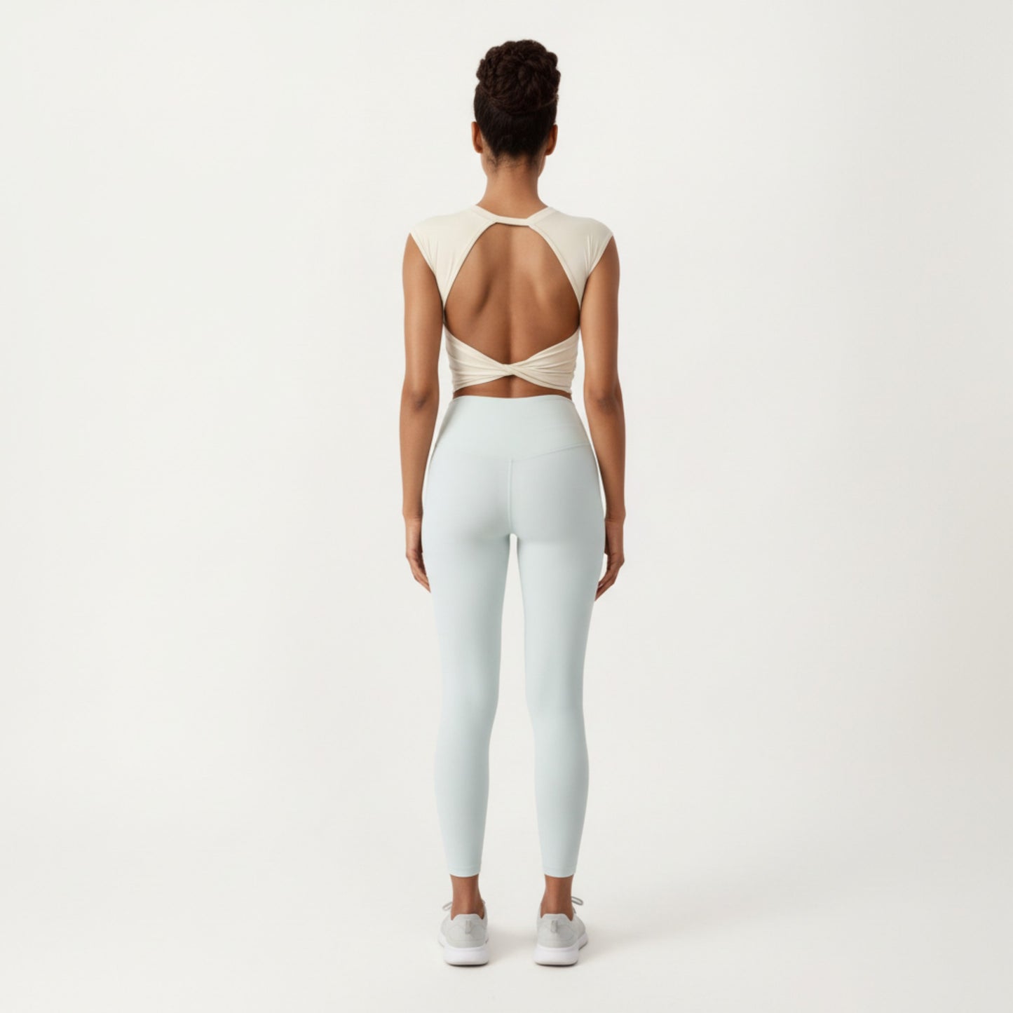 Sleeveless Cropped Fitted Active Tank Top with Smooth Stretch Fabric and Crew Neckline